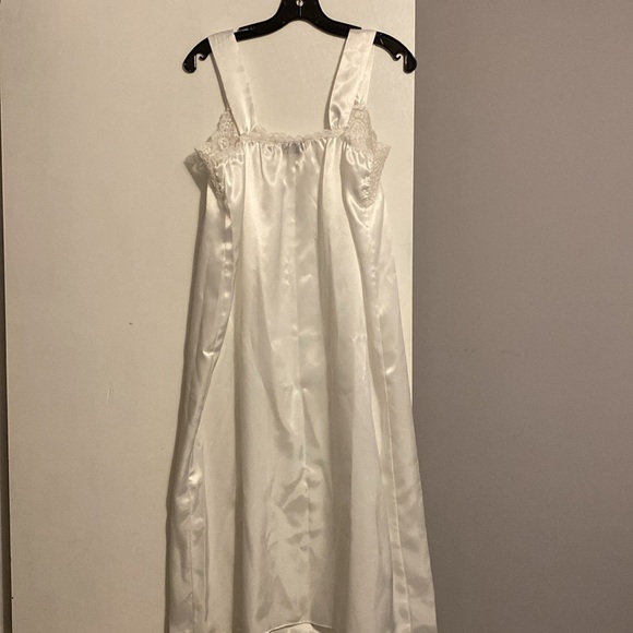 Cabernet Women’s Satin & Lace Full Slip Nightgown - Picture 3 of 8